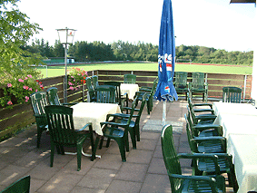 Terrasse der Sportgaststätte