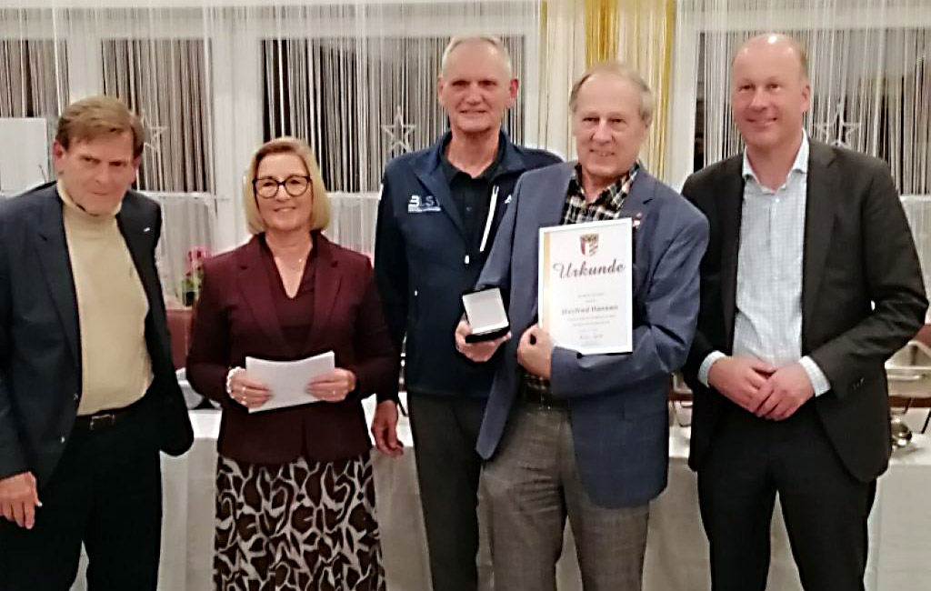 251106 Ehrung Hansen